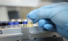 Metanol foi adicionado e não surgiu de destilação natural, diz perícia em SP