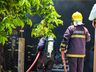Fotos; Incêndio consome camionete em garagem de edifício em SMOeste