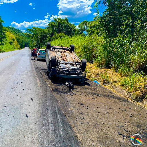 Bombeiros e PRF atendem capotamento na BR-282 entre SMOeste e Maravilha 