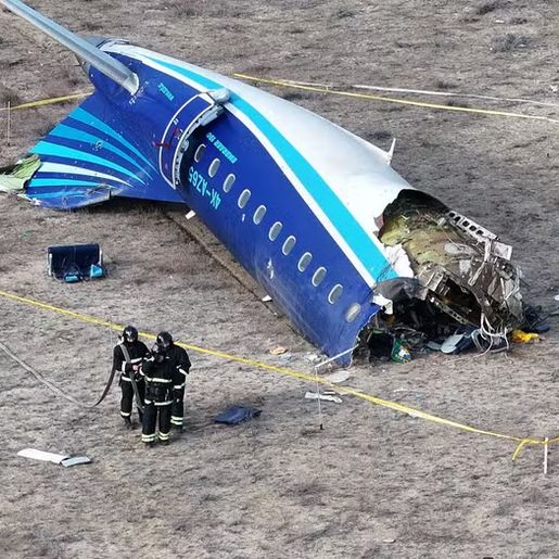 Avião com mais de 60 pessoas cai no Cazaquistão