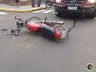 Jovem fica ferido em colisão entre carro e moto no centro de Itapiranga