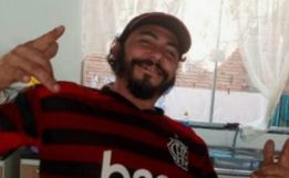 Homem chega em casa cantando e é morto com canivete no coração em SC