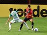 Atlético-GO e Chapecoense empatam em jogo agitado e polêmico em Goiânia