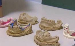 Homens vendiam próteses dentárias roubadas de cadáveres em consultórios