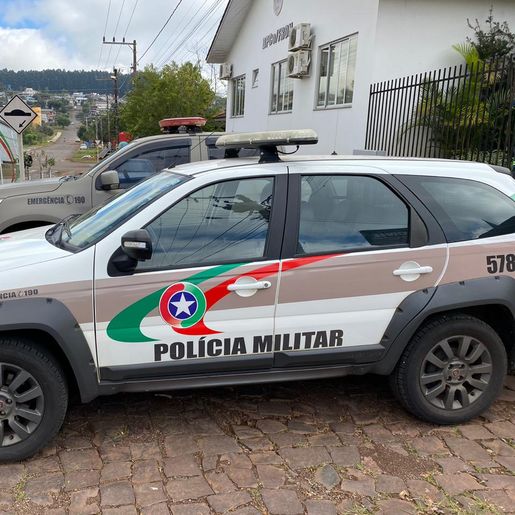 Mãe e filho são presos por desacato a PM em São Miguel do Oeste