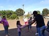 Grupo de voluntários realiza entrega de cestas de páscoa