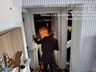 Moradora escapa pela janela após muro cair na casa dela em Maravilha