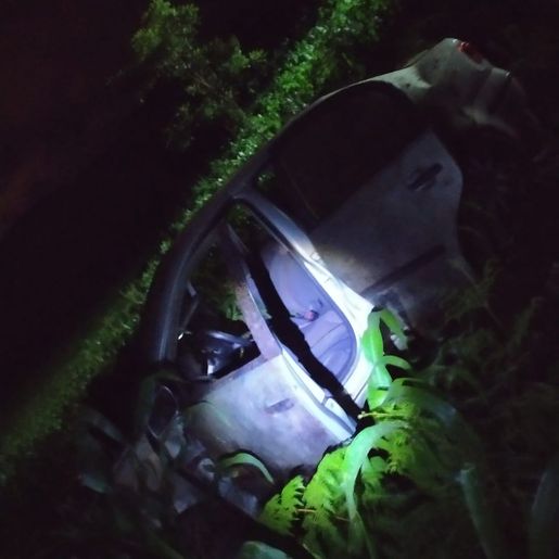 Saída de pista deixa um morto e quatro feridos 
