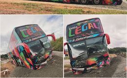 Ônibus da Banda Legal sai da pista após problemas mecânicos na BR-470