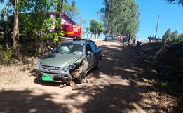 Acidente entre carro e moto deixa homem ferido em Anchieta