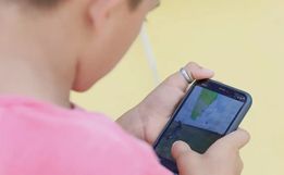 Senado aprova projeto para proibir uso de celular em escolas