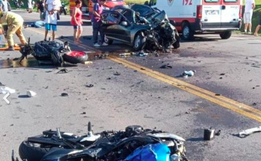 Acidente com duas motos e um carro mata quatro pessoas no RS