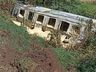 Caminhão sai da pista e capota à s margens da BR 158, em Maravilha