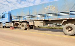 Pneus se desprendem de carreta e atingem casa em Iporã do Oeste 