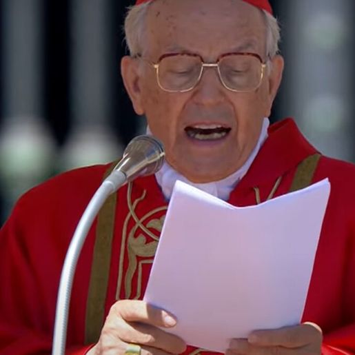 “Construir pontes e não muros”: Como foi discurso de cardeal no funeral de papa Francisco