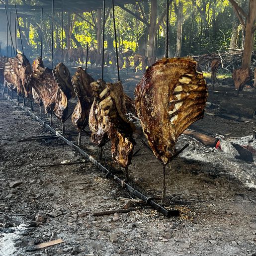 Grupo de Cavalarianos serve 68 costelões no Dia do Trabalhador 