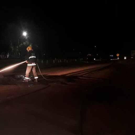 Fogo em pneus interrompe trânsito na SC 163