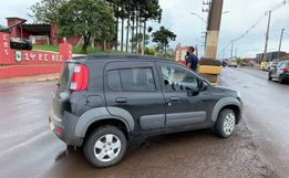 Motorista passa mal e colide com o carro contra poste em SMOeste 