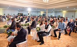 Casamento coletivo da prefeitura celebra a união de 24 casais