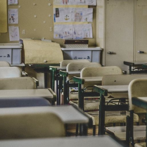Pais terão que autorizar por escrito participação dos filhos em aulas presenciais