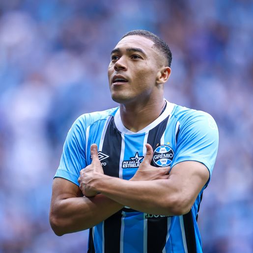 Com três de Carlos Vinicius, Grêmio vence o Juventude pelo Brasileirão