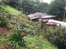 Caminhoneiro morre em tombamento em propriedade rural
