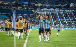 Grêmio supera o Athletico na Arena e se recupera no Brasileirão