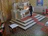 Câmera flagra homem detonando explosivo no altar de igreja histórica em SC