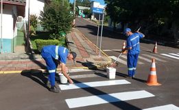 Tunápolis trabalha no feriado para reforçar sinalização viária 
