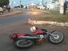 Motociclista morre e caroneira fica gravemente ferida em colisão contra poste
