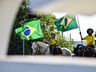 Ao som do Hino Nacional manifestantes realizam parada no trevo da BR-282 