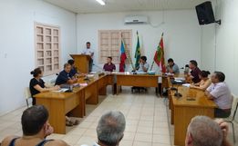 Vereadores de Mondaí aprovam moção de apoio a APRASC para reposição salarial da categoria