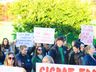 Servidores municipais fazem novo protesto na frente da prefeitura