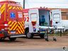 VÍDEOS: Colisão entre carro e moto deixa motociclista gravemente ferido