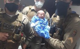  Policiais Militares realizam primeiros socorros e ajudam a salvar vida de bebê engasgado