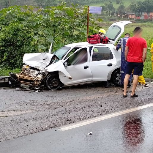 Motoristas feridos em colisão entre dois veículos na SC 163 em Itapiranga