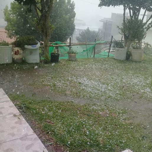 Chuva de granizo causa estragos em São João do Oeste