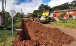 Prefeitura realiza colocação de tubos em Rua de SJCedro