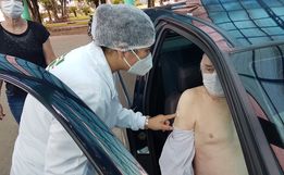 Idosos acima de 90 anos começam a ser vacinados no município