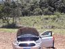 Motorista perde controle de carro e cai em ribanceira em Itapiranga