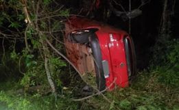 Condutor embriagado sai da pista e capota veículo na BR-163 