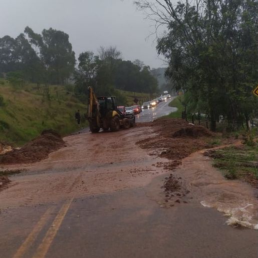 Rodovias estaduais da região estão interditadas visto as fortes chuvas