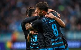 Grêmio vence o Cruzeiro e volta ao G-4 do Brasileirão