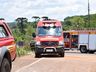 Caminhão carregado de madeira capota em rodovia de SMOeste e deixa dois feridos