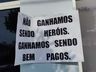 Profissionais de enfermagem protestam contra suspensão do piso salarial