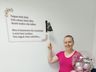 Professora de SMOeste celebra última quimioterapia com mensagem de esperança 