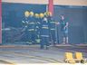 Bombeiros trabalham no rescaldo do incêndio no Super Vipi Center