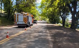 Colisão entre carro e van interdita parte da SC-163 em Itapiranga