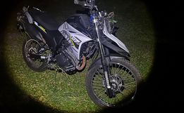 Motociclista sai da pista e cai em barranco às margens da SC 492 