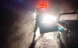 Incêndio destrói caminhonete na BR-282 em Iraceminha